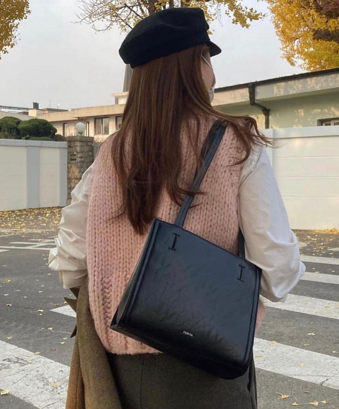 Preppy outfit white shirt with ivory pants and black tote bag