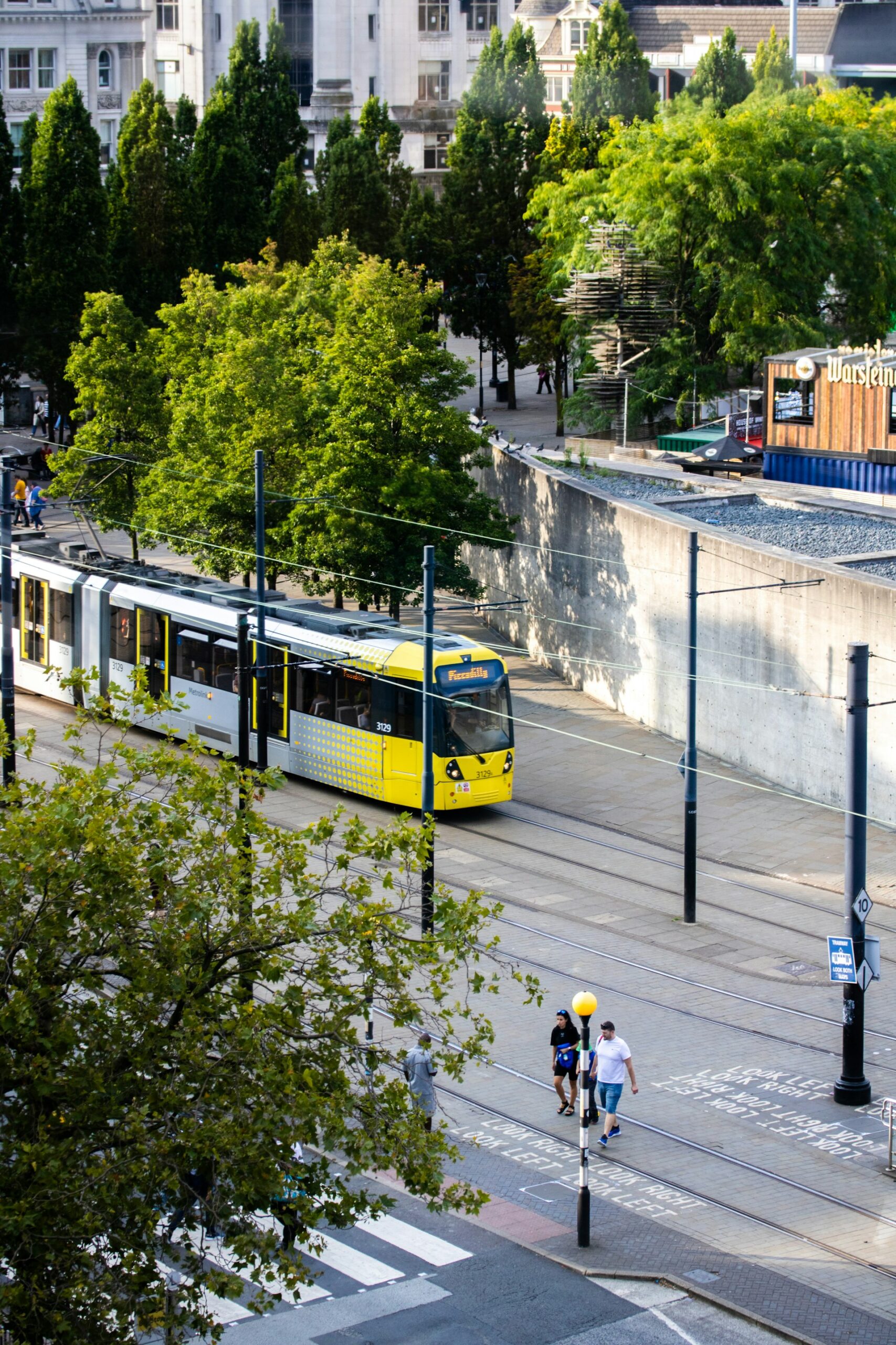 How to Stay Safe When Crossing the Road