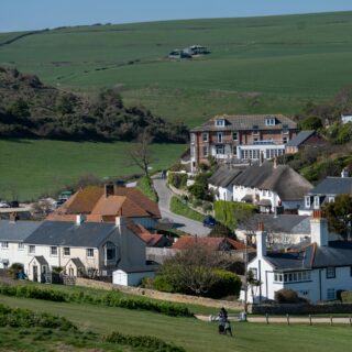 Wholesale Sweater Trends: Timeless Classics & Modern Bestsellers